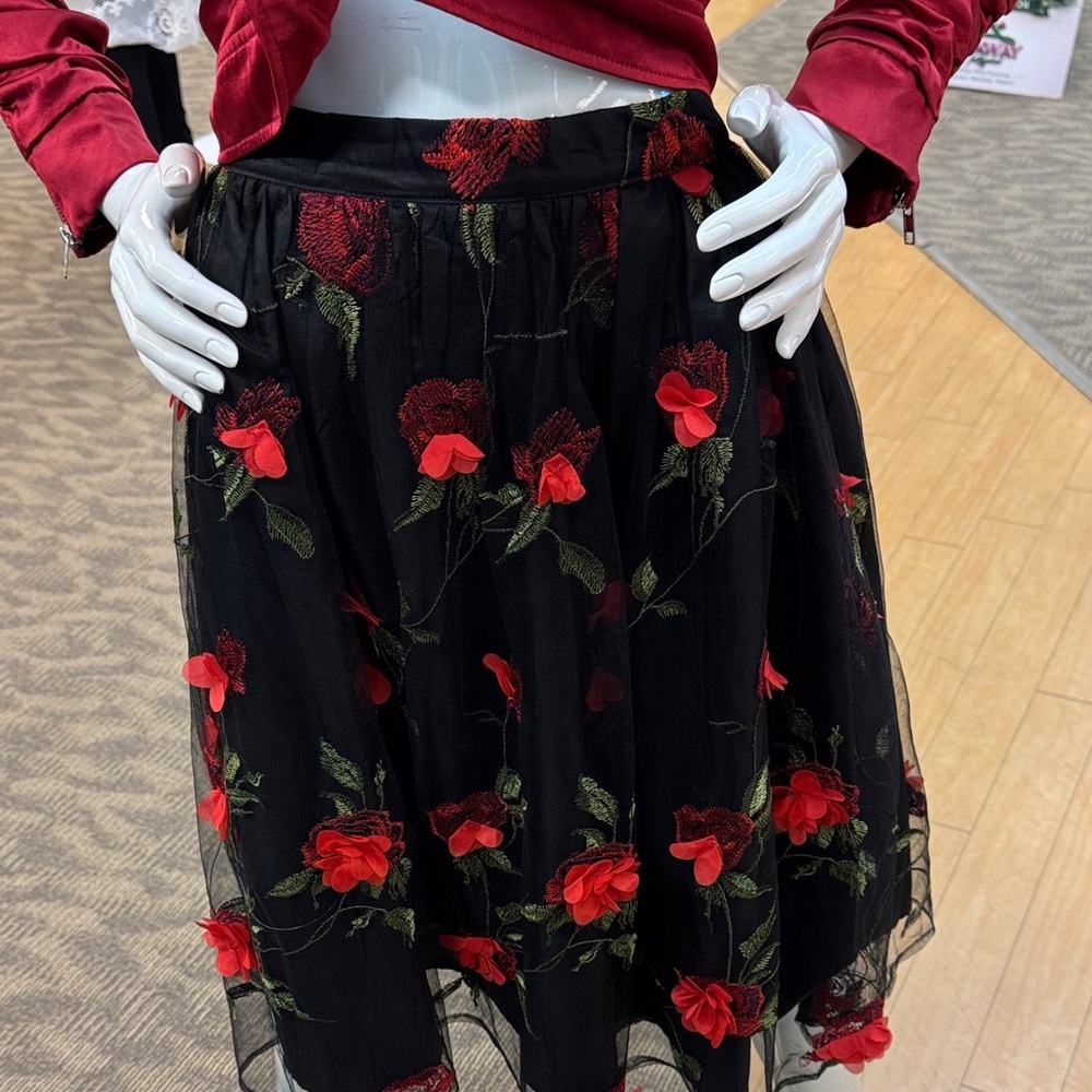 L'ATISTE Black Skirt with Red Floral Embroidery